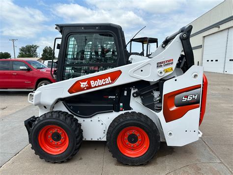 Kubota, Bobcat Skid Steer Dealer in Kansas 